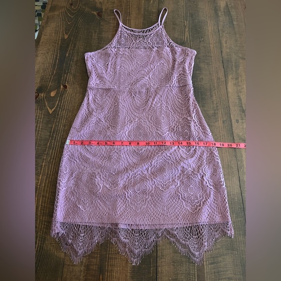 Dusty pink double lined laced dress with invisible zipper - Picture 6 of 8